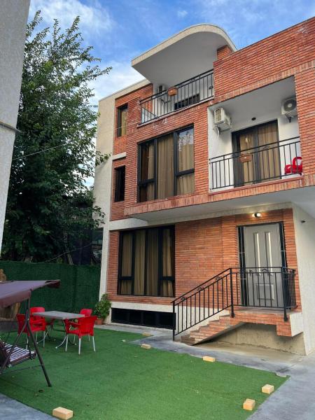 Villa for families and friends 4, Varaa  Tbilisi Region hotellit, joissa on pysäköinti, Pysäköinti