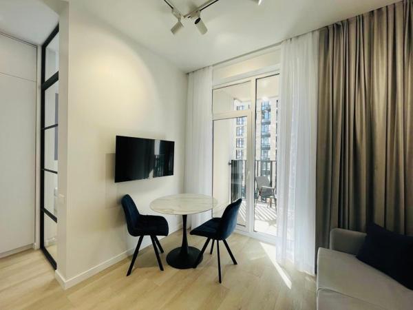 Modern apartment in the old town, Varaa Huoneisto Kiova hotellit, joissa on pysäköinti, Pysäköinti