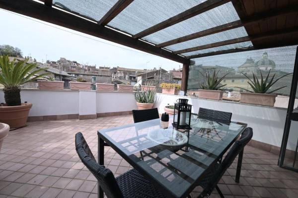 Ronciglione Home di F & E, Varaa  Lazio hotellit, joissa on pysäköinti, Pysäköinti