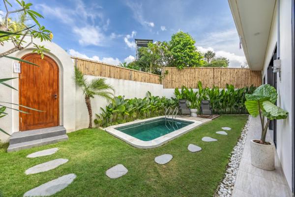 Pool Garden Private 2BR Villa - 10 min to Finns Beach Club, Varaa  Bali hotellit, joissa on pysäköinti, Pysäköinti
