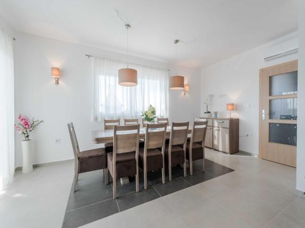 Deluxe Four Bedroom Villa with Private Pool Villa 4, Varaa  Podvršlje Zadar County