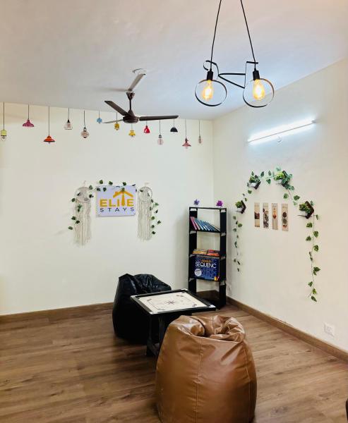 Elite Stays Viman nagar, Varaa  Hotellit New Delhi pysäköinnillä, Pysäköinti