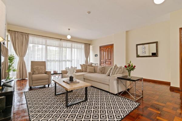 Riara Riverine - Cozy 3BR with Pool - Gym & Views, Varaa  Nairobi Hotellit..., lähellä Junction Mall Nairobi