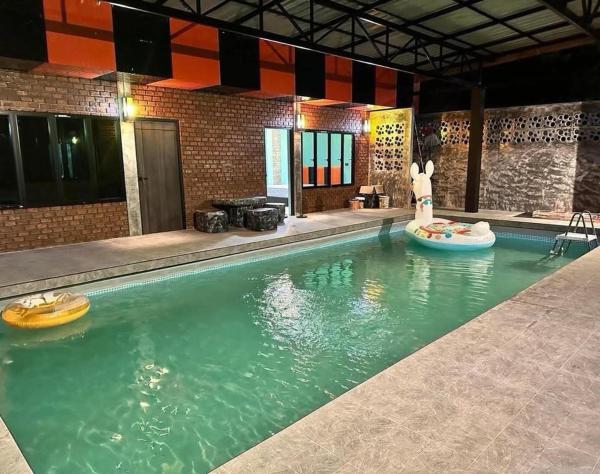 นิวพีเคซี รีสอร์ต, Varaa  North-Eastern Thailand hotellit, joissa on uima-allas, Uima-allas