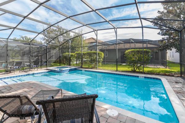 Spacious Villa, Pool, Spa & Bbq Near Disney, Varaa  SPA-hotellit kohteessa Florida, SPA