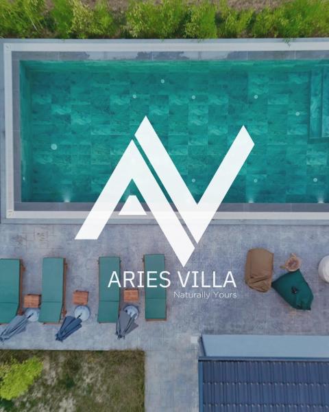 Aries Villa Albania, Varaa  Hotellit Tirana County uima-altaalla, Uima-allas