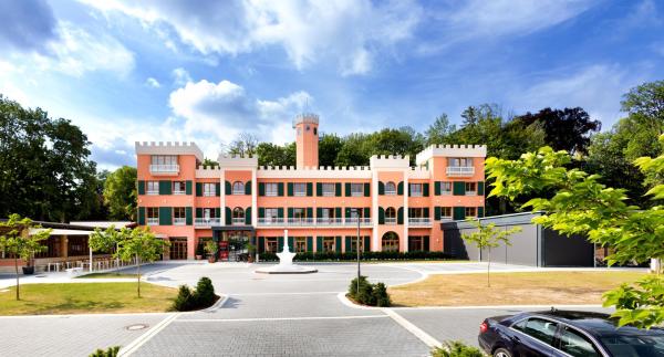Kim Schlosshotel im Park, Varaa  Saksi hotellit, joissa on pysäköinti, Pysäköinti