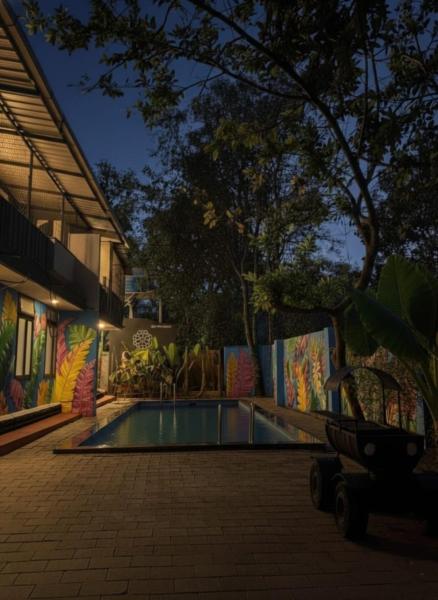 Forest Soul by BOB Hotels - Forest Retreat with Pool, Varaa  Hotellit New Delhi uima-altaalla, Uima-allas