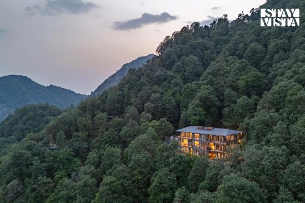 StayVista at Cliffbourne with Bonfire, BBQ, Varaa  Mussoorie Uttarakhand