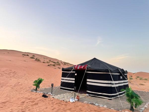 Al Wahiba Sands Camp, Varaa  Hotellit Al Sharqiyah pysäköinnillä, Pysäköinti