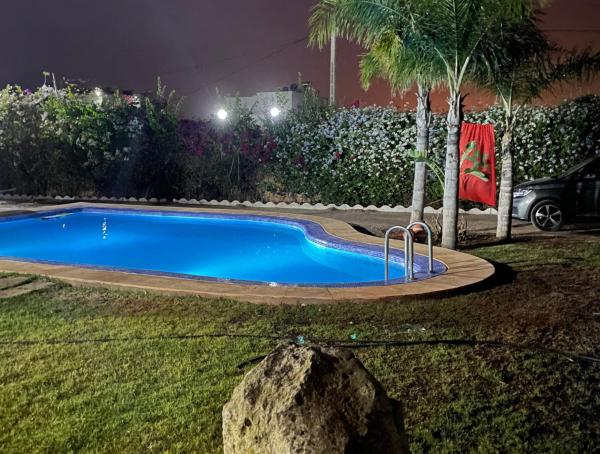 Villa avec piscine et jardin privés, Varaa  Doukkala-Abda hotellit, joissa on uima-allas, Uima-allas