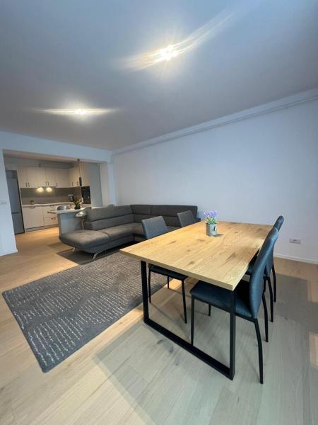 Cozy London Escape, Varaa  Suceava hotellit, joissa on pysäköinti, Pysäköinti
