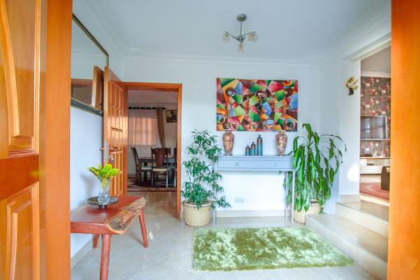Tara Villa - Elegant 4-Bedroom Home in Buziga - Kampala, Varaa  Kampala Hotellit....