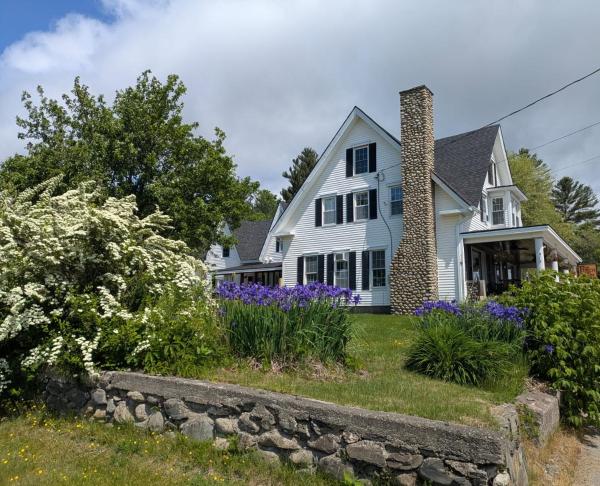 The Porch on Main, Varaa  Colebrook 