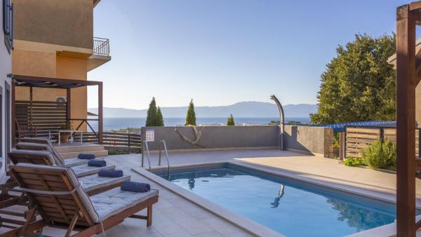Villa Castel Muschio by Villas Guide, Varaa  Hotellit Kvarner Islands uima-altaalla, Uima-allas