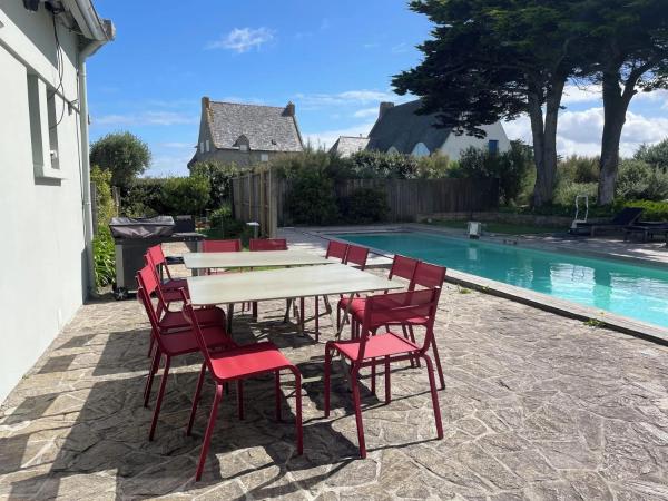 Villa spacieuse avec piscine à Plounéour-Brignogan, Varaa  Bretagne hotellit, joissa on uima-allas, Uima-allas