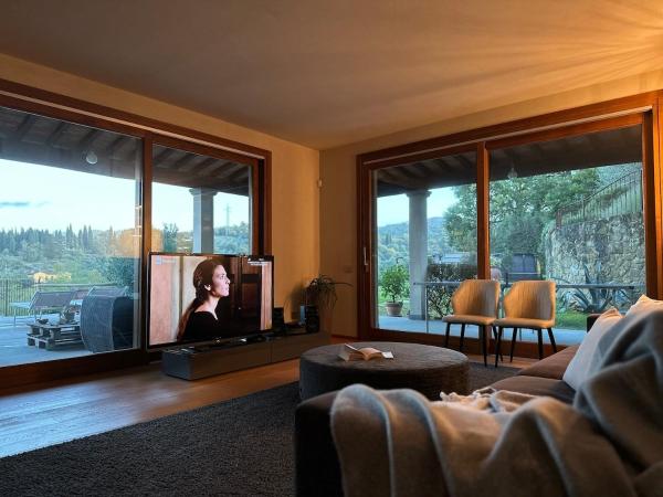 V&E Luxury Villa, Varaa  Hotellit Arezzo uima-altaalla, Uima-allas
