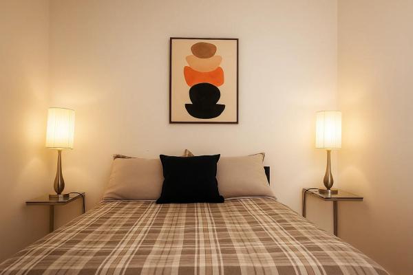Downtown Private Room & Workspace Metros Sherbrooke & Berri! Fast Wifi!, Varaa  Montreal Quebec