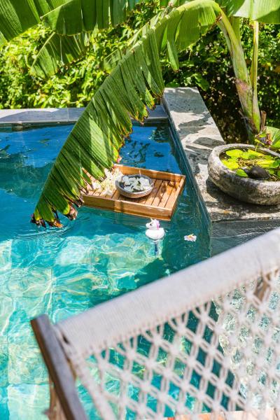 Villas Niaoulis, Varaa  Hotellit Grande-Terre uima-altaalla, Uima-allas