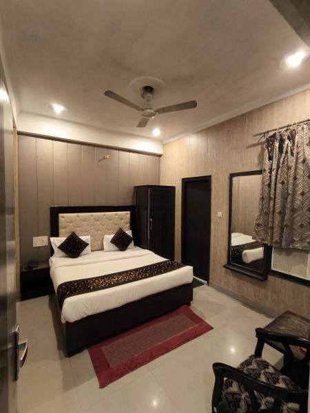 Hotel Aashray, Varaa  Haridwar Uttarakhand