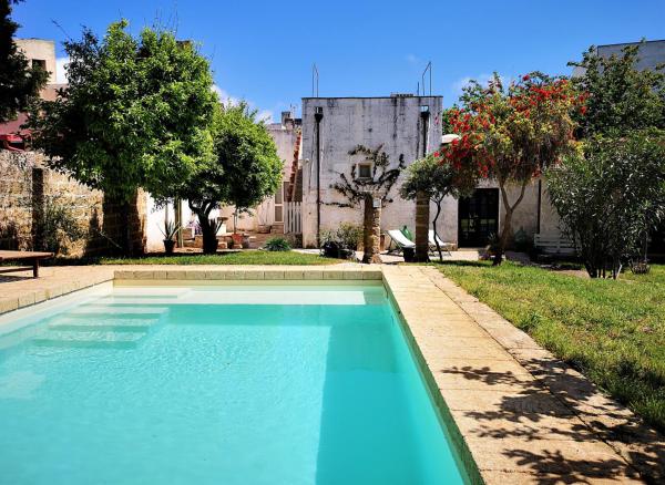 Villa Charita - Old Masseria in the historical town with private pool, Varaa  Hotellit Castrignano del Capo uima-altaalla, Uima-allas