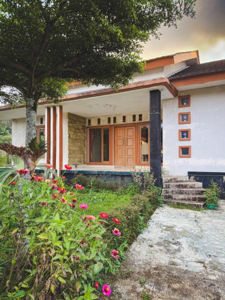 Villa Restu 5 Cozy 2BR Mountain View in Puncak, Varaa  Paragajen West Java