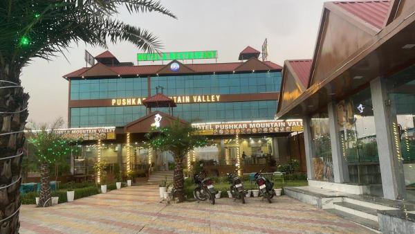 pushkar mountain vallay, Varaa  Rajasthan hotellit, joissa on uima-allas, Uima-allas