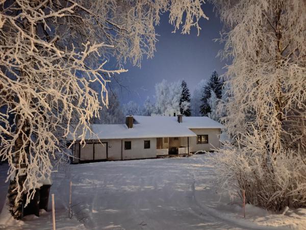 Arctic Aurora Villa with a Lappish Grill Hut - Northern Lights and Private Sledding Hill in the Backyard, in the Hometown of Santa Claus, Rovaniemi, Varaa  Rovaniemi Lappi