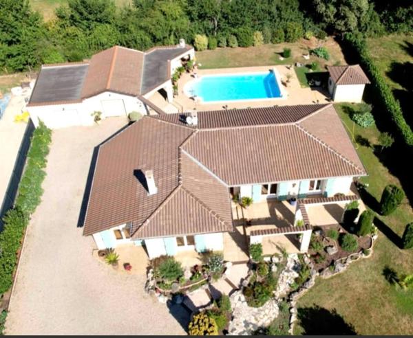 Villa atypique avec spa piscine 12x6 cheminée fdb proche du Golf dans parc arbore, Varaa  Labastide-du-Temple hotellit, joissa on uima-allas, Uima-allas