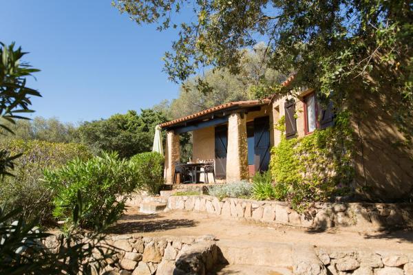 Villa F2 Tonnara pour 4 personnes, Rondinara, Bonifacio, Varaa  Korsika hotellit, joissa on pysäköinti, Pysäköinti