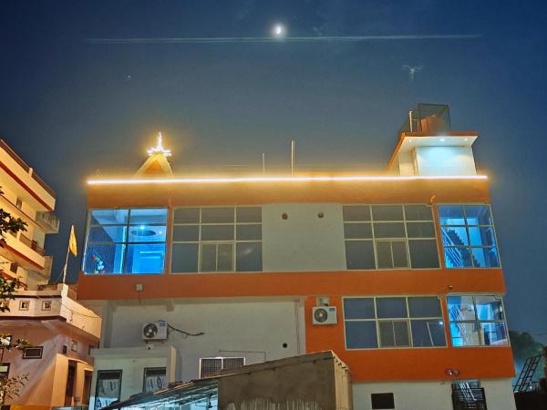 Hotel Yash Dham , Walking Distance To Ram mandir, Varaa  Hotellit Ayodhya uima-altaalla, Uima-allas