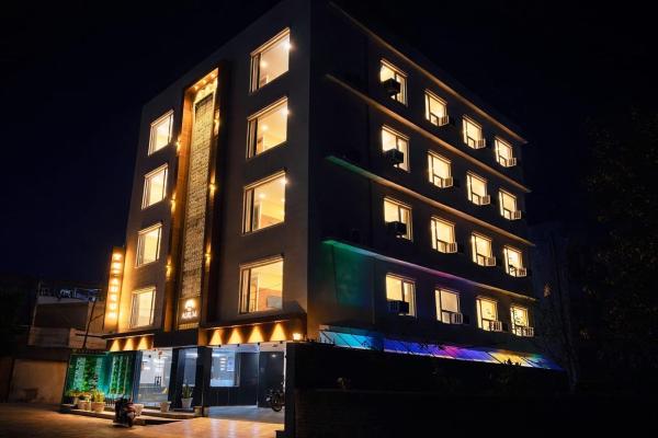 Hotel Royal Dot, Haridwar, Varaa  Hotellit Jamb pysäköinnillä, Pysäköinti