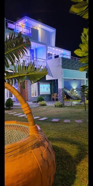 ECR Beach Villa with Private Swimming Pool - R&B, Varaa  Hotellit Tamil Nadu uima-altaalla, Uima-allas