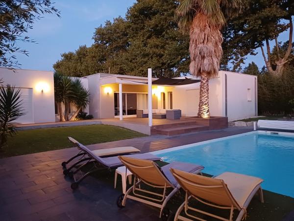 Villa d'architecte avec piscine chauffée, 4 chambres, à 30 mn Gruissan plage, Varaa  Salleles-d'Aude Aude