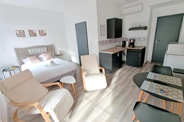Apt 7, 2ème étage, Studio de 24 m2 avec terrasse plein sud,, Varaa  Amelie-les-Bains-Palalda Pyrénées-Orientales