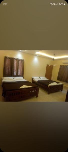 Sri Kumaran Lodge & Hall, Varaa  Tiruchendur 