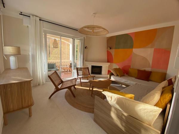 Villa and independent studio St Raphaël Agay, Varaa  Saint-Raphael Mimosa Road