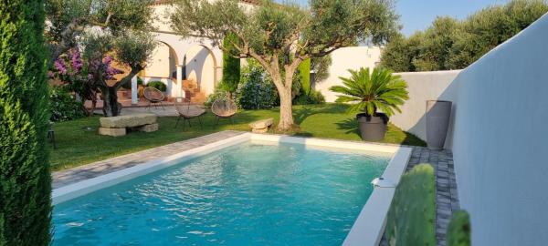 El Patio Villa, Varaa  Hotellit Saint-Nazaire-de-Pezan uima-altaalla, Uima-allas