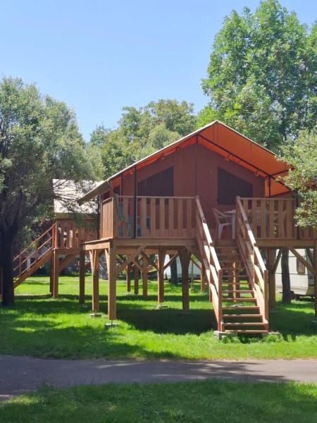 Camping Au Bord de Loire, Varaa  Centre hotellit, joissa on pysäköinti, Pysäköinti