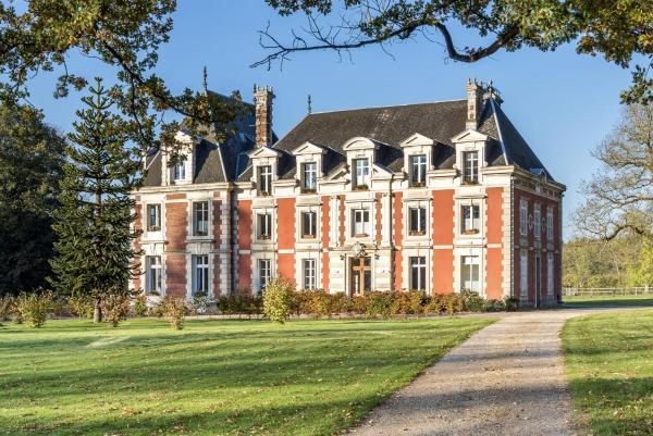 Chateau le grand bus, Varaa  Saint Germain la campagne 