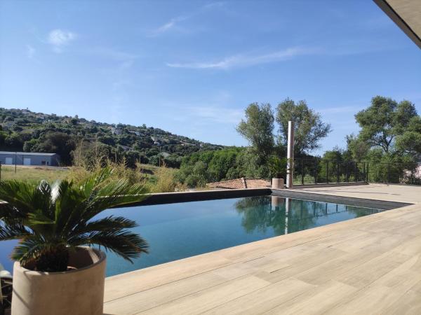 Villa avec piscine 6 personnes, Varaa   