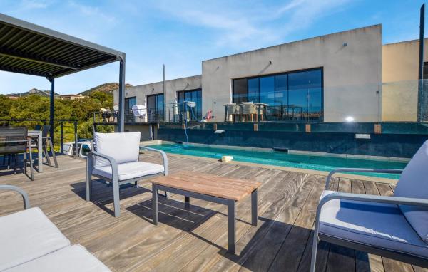 Villa Spacieuse Proche Plages, Varaa  Vardiola hotellit, joissa on uima-allas, Uima-allas