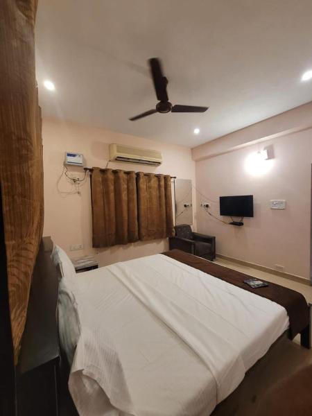 Five stones By Earth Hotel Vadapalani, Varaa  Chennai Tamil Nadu