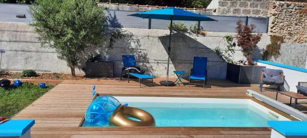 La Moustache Bleue, Varaa  Bouin 