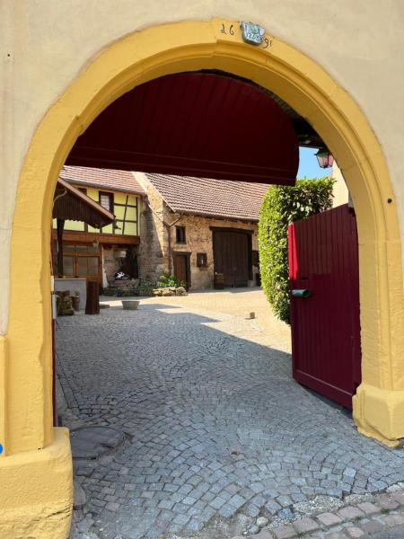 Chambre maison vigneronne - Val du Patre, Varaa  Alsace hotellit, joissa on pysäköinti, Pysäköinti