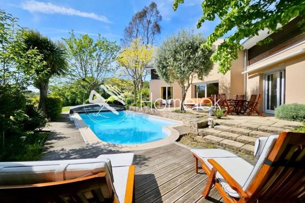 Luxury ! Villa avec piscine - Vue 180 sur le golf, Varaa  Gestel hotellit, joissa on uima-allas, Uima-allas