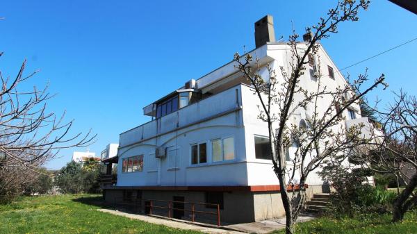 Apartments Tomislav, Varaa Huoneisto Hotellit Kvarner Islands pysäköinnillä, Pysäköinti