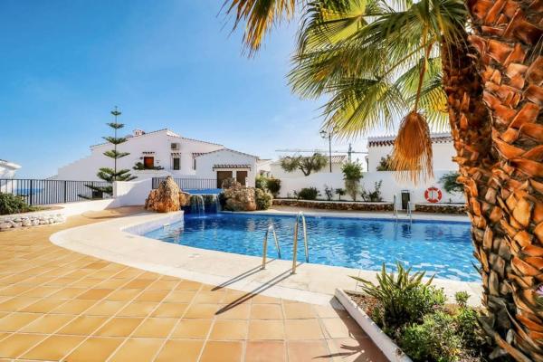 Capistrano Village, 1 bedroom + free wi-fi, Varaa Huoneisto Hotellit Axarquía uima-altaalla, Uima-allas
