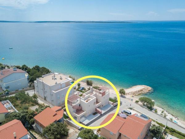 Villas Katja & Hana by Pag tours, Varaa  Kvarner hotellit, joissa on pysäköinti, Pysäköinti