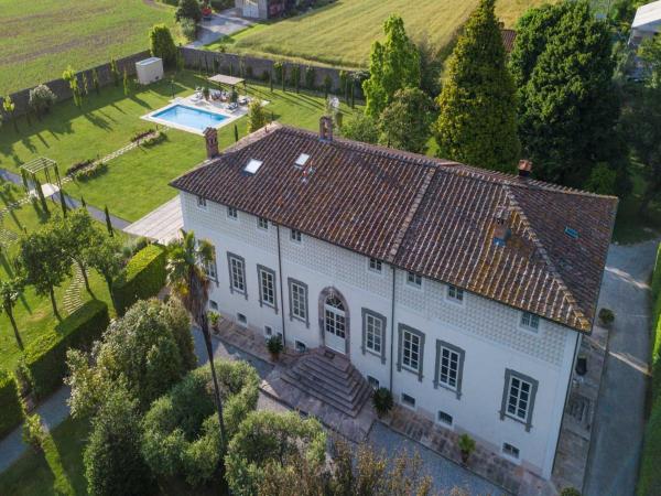 5 Bedrooms Villa with Pool in Lucca, Varaa  Lammari Toscana